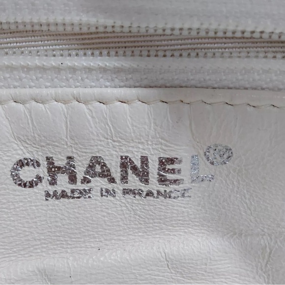 CHANEL Quilted Tote Bag - Picture 11 of 12